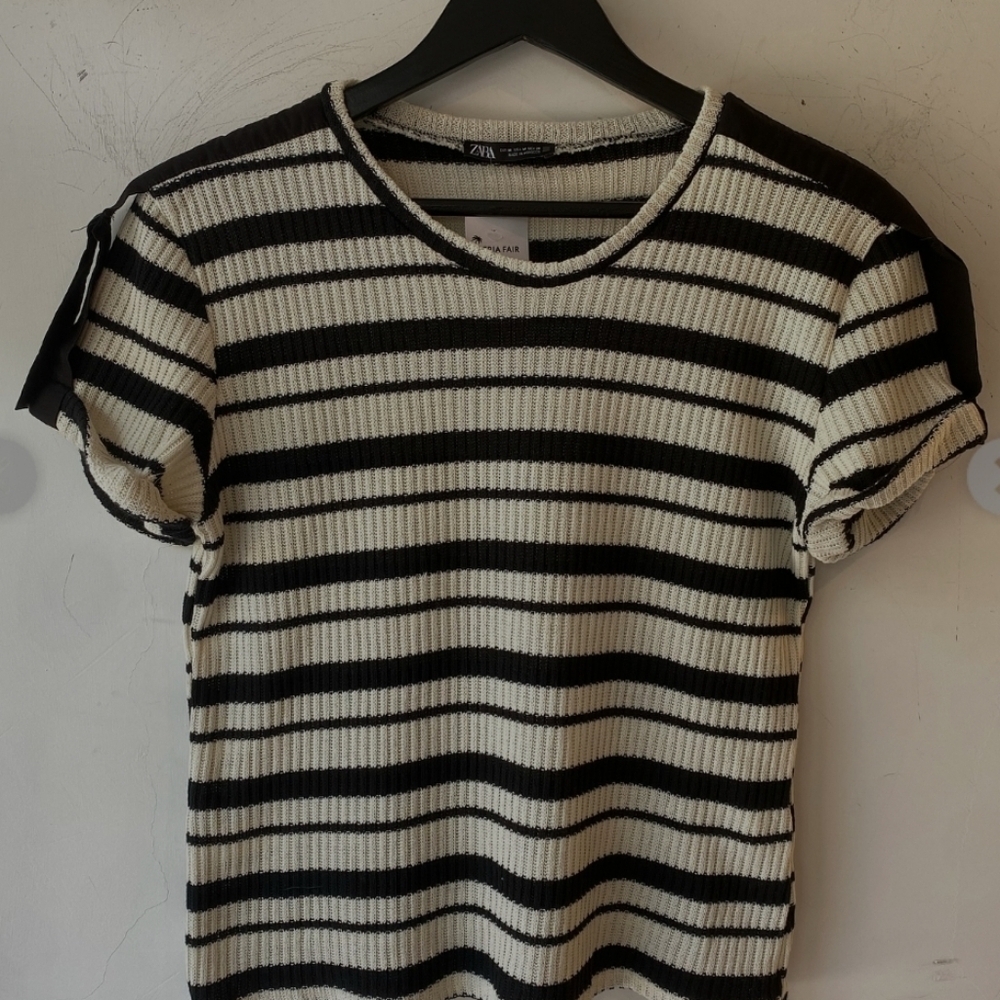 ZARA KNIT BLACK AND WHITE TSHIRT - Picture 6 of 7